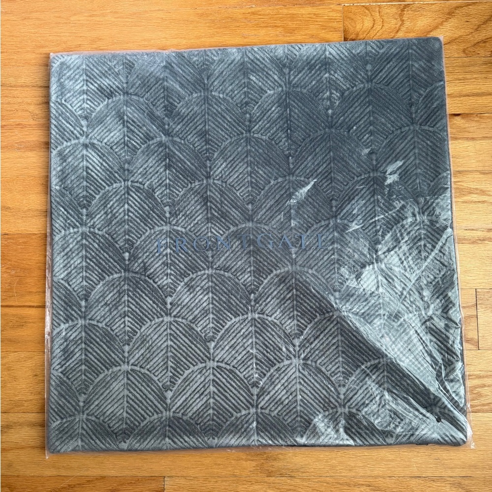 Frontgate Pillow Cover - 20 x 20 - NWT